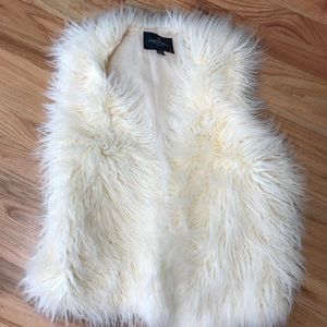 AE white furry vest